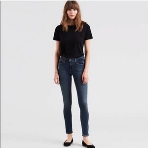 Levi's 711 Skinny Medium Blue Wash Distressed